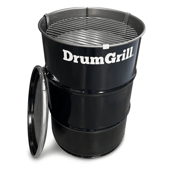 Zwart olievat omgeturnd tot vuurkorf annex barbecue. Kleur zwart.