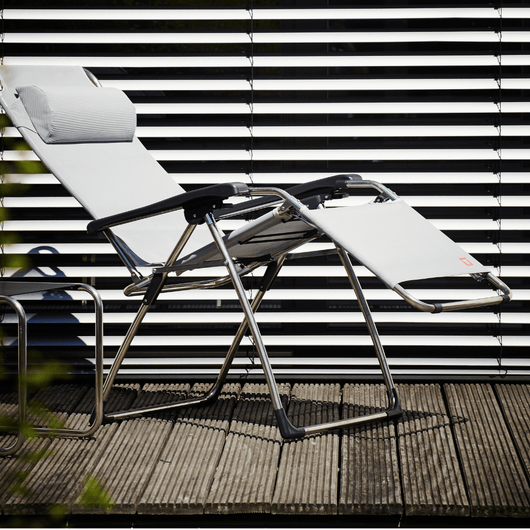Relaxstoel - ligstoel Amida. Aluminium frame met kunststof armleggers en textileen dek. Kleur: grijs