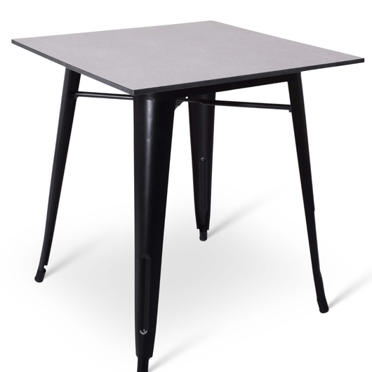 Stapelbare terrastafel Gandria met zwart frame en compact beton-look blad van 70 x 70 cm. 