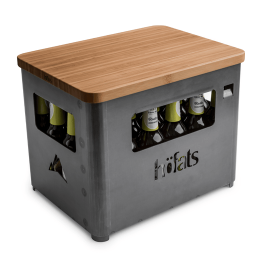 Corten stalen Beer Box vuurschaal van Höfats met bamboeplank. Gevuld met flessen bier.