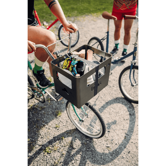 Corten stalen Beer Box vuurschaal van Höfats voor op de fiets.