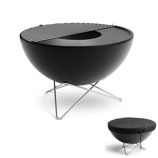 Höfats Bowl vuurschaal. Zwart geëmailleerd schaal, gietijzeren planchaplaat en rvs rooster. Bijgevoegd een afdekhoes en rvs tripod voet