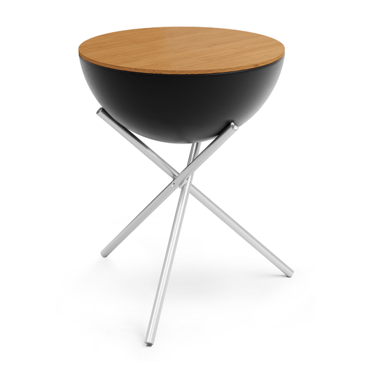 Höfats Bowl vuurschaal. Zwart geëmailleerd schaal,  bamboe plank en rvs tripod voet.