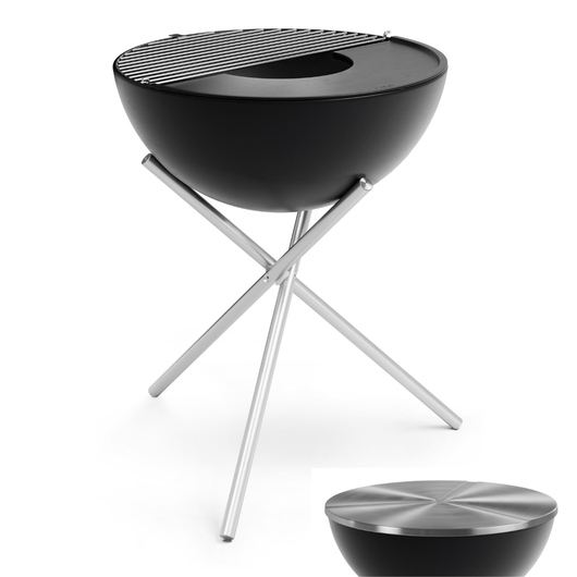 Höfats Bowl vuurschaal. Zwart geëmailleerd schaal, gietijzeren planchaplaat, rvs deskel, rooster en tripod voet.