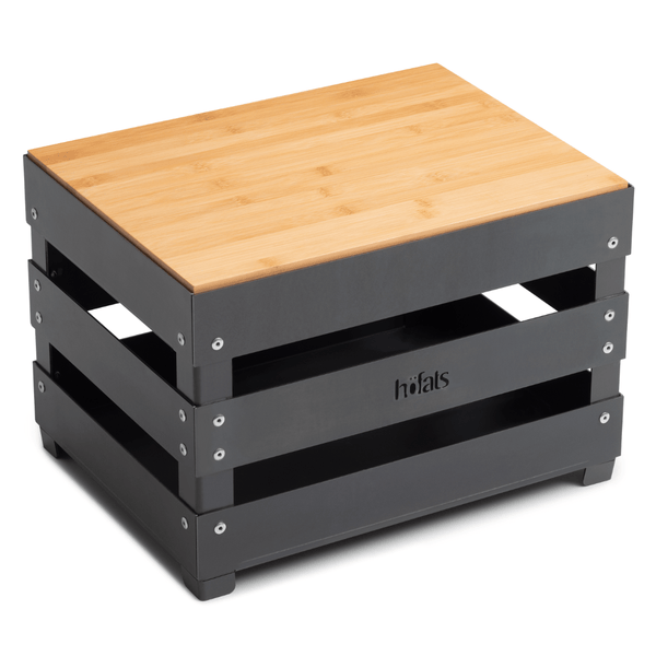 Höfats crate vuurkorf metaal met bamboeplank. Afmeting: 40 x 30 x 27 cm.