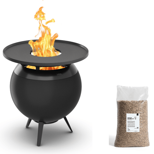 Höfats MOON 45 vuurkorf zwart met lage gietijzeren standaard en grillring – rookvrije design vuurkorf met houtvergassingstechnologie. 15 kg zak palletkorrels