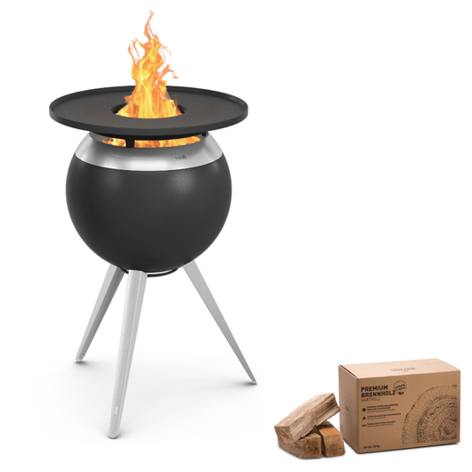 Höfats MOON 45 vuurkorf zilver met hoge roestvrijstalen standaard en gietijzeren grillring – rookvrije design vuurkorf met houtvergassingstechnologie. 15 kg zak palletkorrels