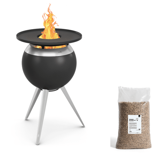 Höfats MOON 45 vuurkorf zilver met hoge roestvrijstalen standaard en gietijzeren grillring – rookvrije design vuurkorf met houtvergassingstechnologie. 15 kg zak palletkorrels