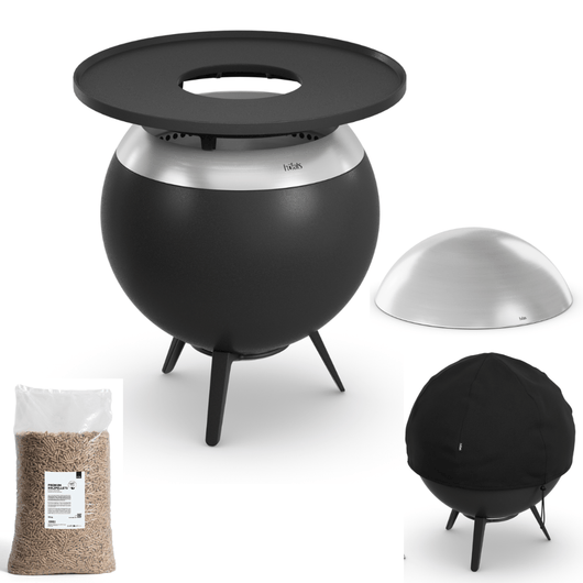 Höfats MOON 45 vuurkorf zilver met lage gietijzeren standaard, afdekhoes, grillring, rvs deksel en 15kg palletkorrels – rookvrije design vuurkorf met houtvergassingstechnologie. 
