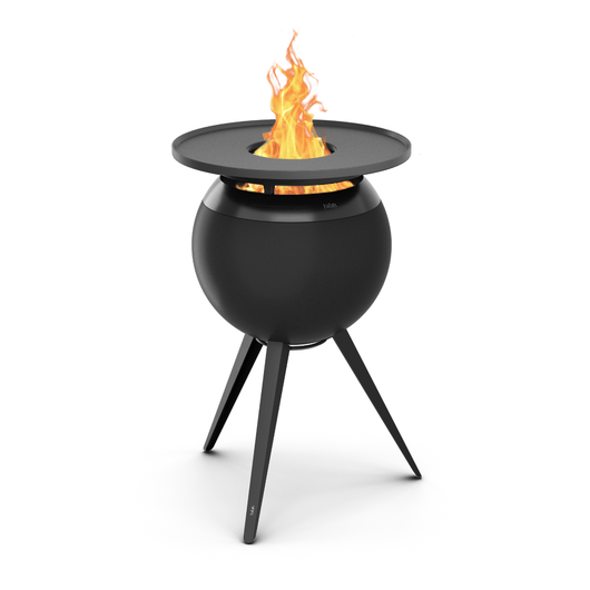 Höfats MOON 45 vuurkorf zwart met hoge roestvrijstalen standaard. Voorzien van Geëmailleerd gietijzeren grillring en brandend vuur – rookvrije design vuurkorf met houtvergassingstechnologie