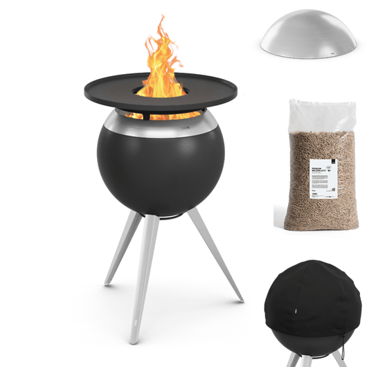 Höfats MOON 45 vuurkorf zilver met hoge rvs standaard, deksel, grillring en afdekhoes – rookvrije design vuurkorf met houtvergassingstechnologie. 15kg zak palletkorrels