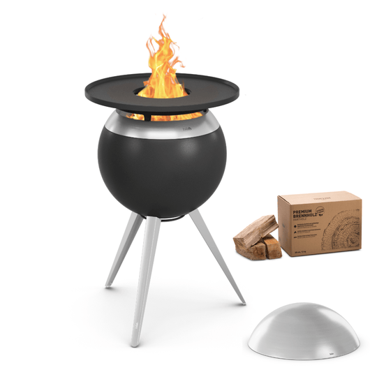 Höfats MOON 45 vuurkorf zilver met hoge rvs standaard, deksel, grillring  – rookvrije design vuurkorf met houtvergassingstechnologie. 12 kilo brandhout