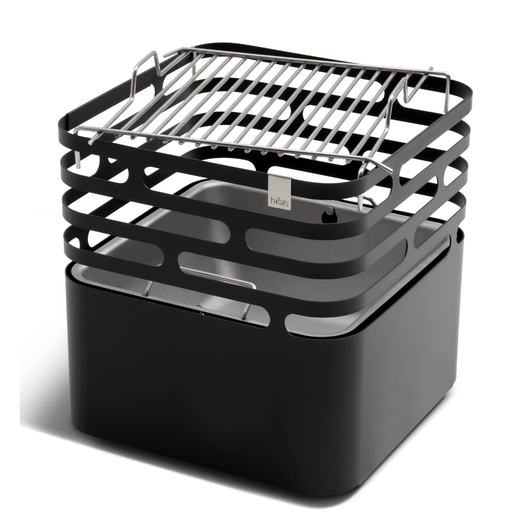 Zwarte Höfats Cube vuurkorf van gepoedercoat roestvrij staal, stijlvolle en multifunctionele vuurkorf met rvs grillrooster.