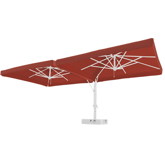 Zweefparasol voorzien van 2 handlieren aan de mast tbv afzonderlijke bediening van de  horecaparasols. Witte mast met terracotta doek.