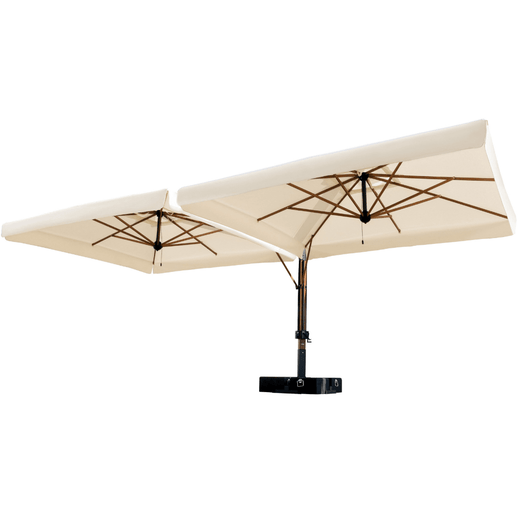 Zweefparasol voorzien van 2 handlieren aan de mast tbv afzonderlijke bediening van de  horecaparasols. Houten mast met ecru doek met volant.