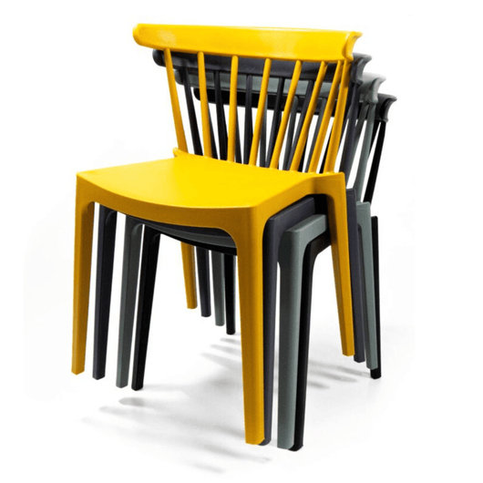 Stapel van de stapelbare kunststof stoel. Ronde rugleuning voorzien van spijlen. Diverse kleuren. 