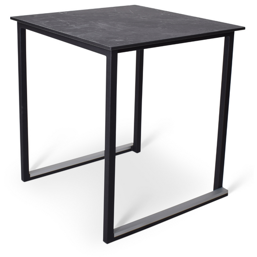 Terrastafel stapelbaar voorzien van zwart frame en zwart gemarmerd compact blad: Afmeting: 70 x 70 cm. 
