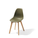 groene trendy stapelstoel zonder armleuning met houten poten
