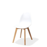witte trendy stapelstoel zonder armleuning met houten poten